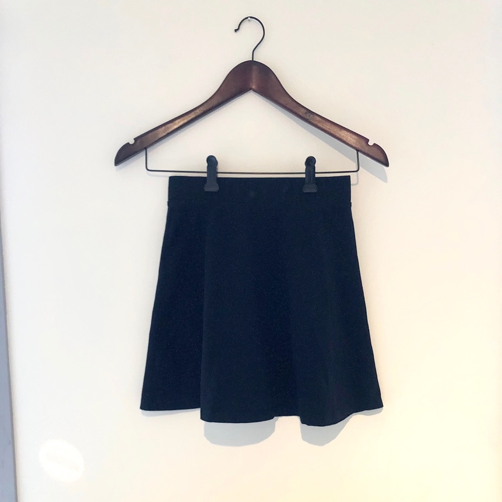 ☀️H & M black skirt